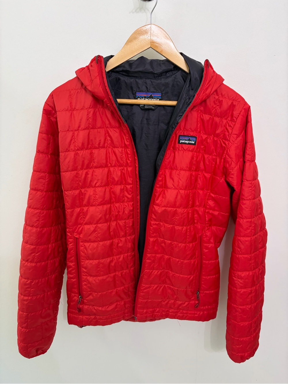 Patagonia Black Jacket with Popping-Red and Black Men’s XS